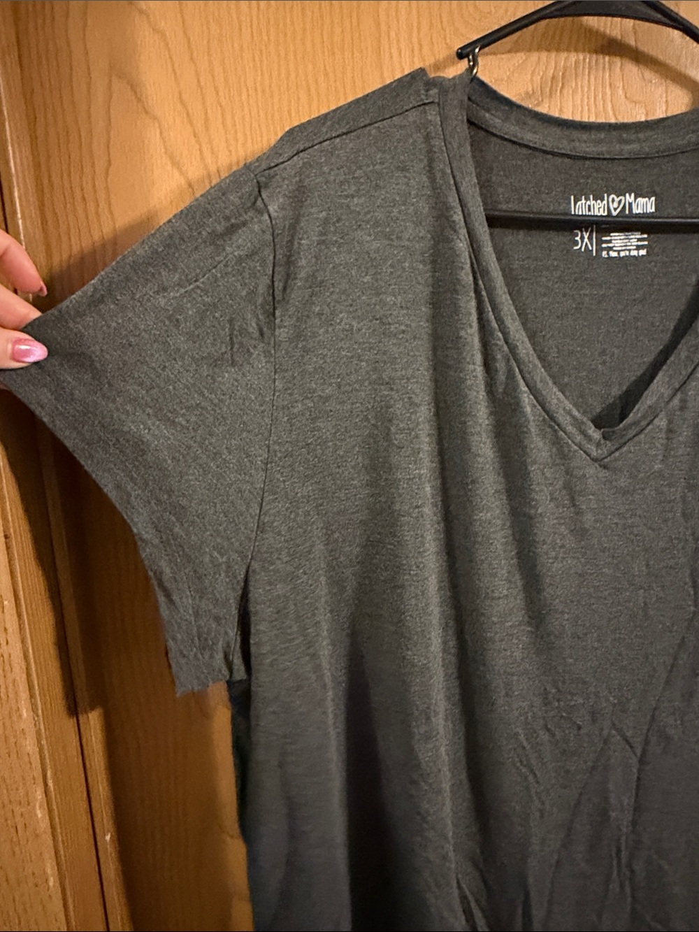 Latched Mama V-Neck Boyfriend Charcoal Gray Nursing Tee 3X - Picture 4 of 7